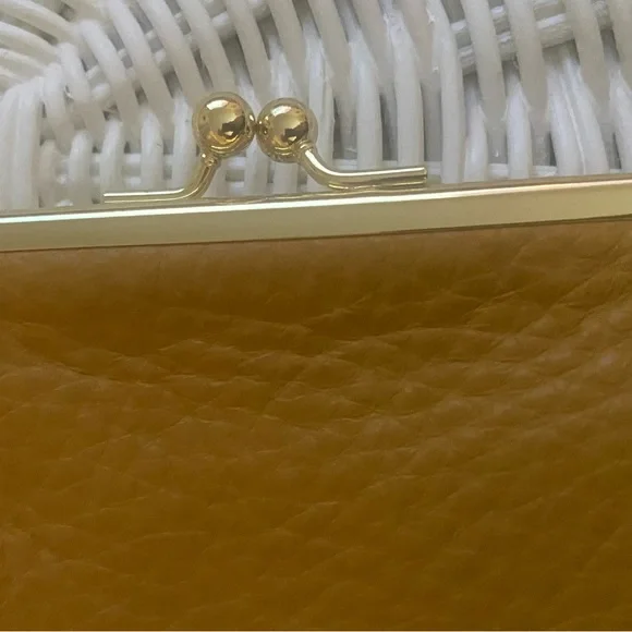 NWOT Dooney & Bourke Large Framed Kisslock Coin Purse Carmel - Picture 3 of 6